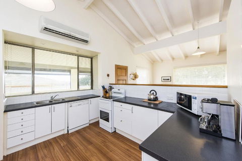 Sheoak On Wedge - Well Appointed Property Close To Beach - Redcliffe Tourism 1
