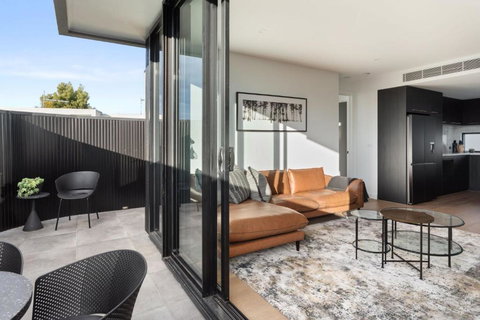 Sierra Rose - Redcliffe Tourism 0