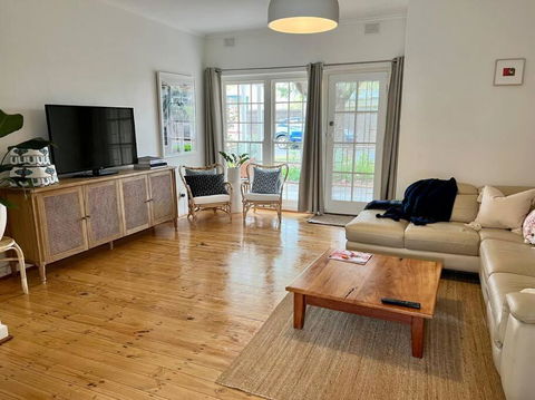 Six Kings - The Very Best Location - Redcliffe Tourism 0