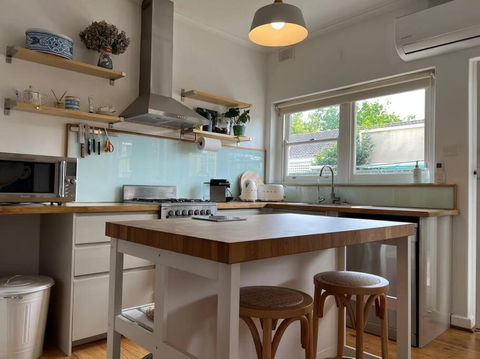 Six Kings - The Very Best Location - Redcliffe Tourism 1