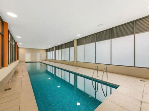 Spacious 3bed Apt With Pool & Gym Near Parramatta - Redcliffe Tourism 1
