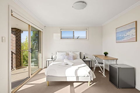 Spacious Double Ensuite Room In Revesby - Seconds To Shops - Redcliffe Tourism 1