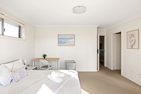 Spacious Double Ensuite Room In Revesby - Seconds To Shops - Redcliffe Tourism 2