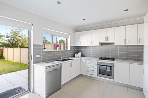 Spacious Double Ensuite Room In Revesby - Seconds To Shops - Redcliffe Tourism 3