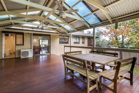 Spacious And Restful Holiday Home With Backyard - Redcliffe Tourism 0