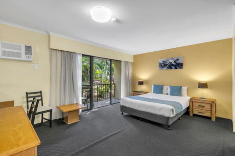 Spacious Room Ideal For Biz And Leisure - Redcliffe Tourism 0