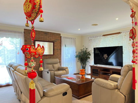 StayAU Farmstay Escape Pastoral Fruit Picking - Redcliffe Tourism 3