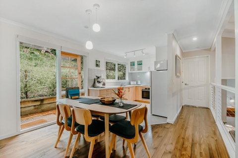 Steep Creek Retreat - Redcliffe Tourism 3