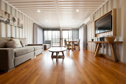 Stirling Estate Chalets - Redcliffe Tourism 3