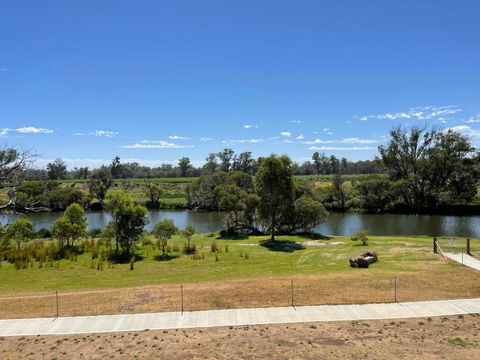 Stirling Estate Chalets - Redcliffe Tourism 2