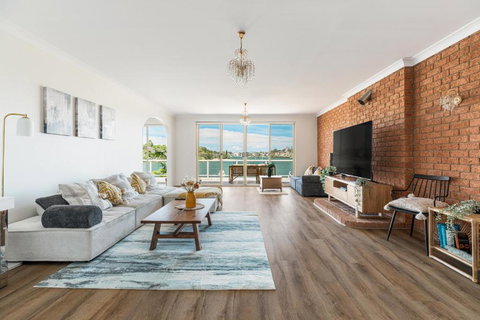 Stunning Waterfront Place With Swimpool, Harbour View And Free P - Redcliffe Tourism 1