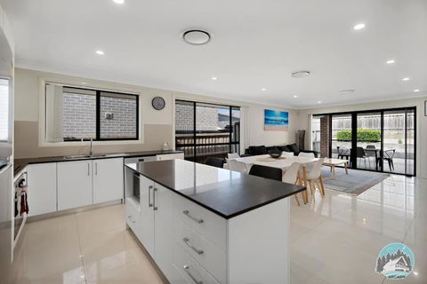 Stylish 4BR House In Minto - Near Shops & Train - Redcliffe Tourism 1