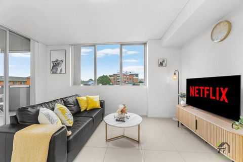 Sunshine Home In Canterbury Near To Campsie - Redcliffe Tourism 0