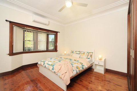 Sydney, Bexley North Holiday Home 3bedrooms, Free Parking, Close To Train Station And CBD - Redcliffe Tourism 2