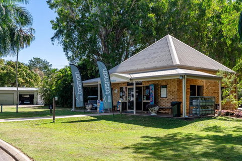 Tasman Holiday Parks - Rollingstone - Redcliffe Tourism 1