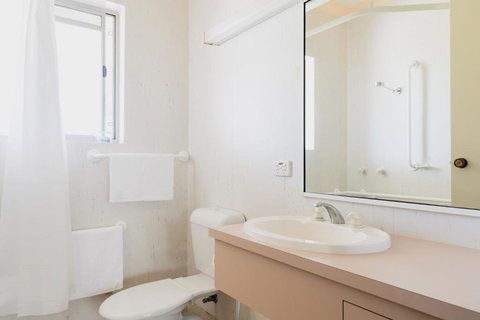 Tarcutta Retreat - Redcliffe Tourism 2