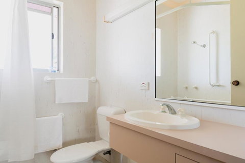 Tarcutta Retreat - Redcliffe Tourism 1