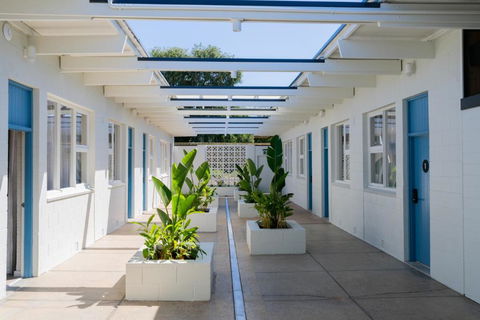 The Clovercrest Hotel Motel - Redcliffe Tourism 1