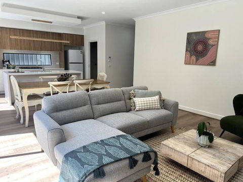 The Cosy Cottage - Redcliffe Tourism 0