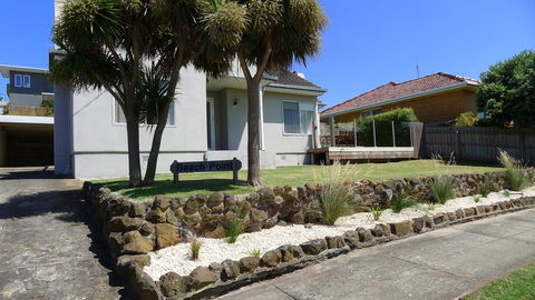 BEACHPOINT COTTAGE - Redcliffe Tourism 2