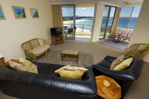 Beachpoint, Unit 401, 28 North Street - Redcliffe Tourism 3