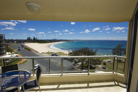 Beachpoint, Unit 401, 28 North Street - Redcliffe Tourism 1