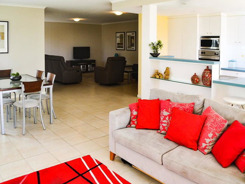 Beachside 4 With Airconditioning And Spa Bath - Redcliffe Tourism 2