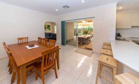 Beachside At Normanville - 7 Ronald Street - Redcliffe Tourism 2