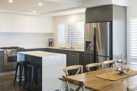 Beachside Bliss In Clifton Beach - Redcliffe Tourism 3