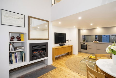 Beachside Luxury Loft Apartment - Redcliffe Tourism 3