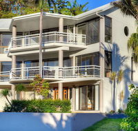 BEACHSIDE MANOR - walk to the beach - Redcliffe Tourism