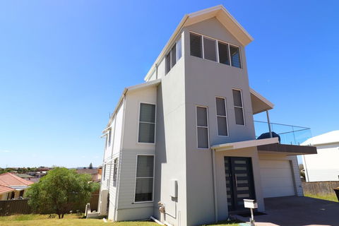 Beachside Oasis - Redcliffe Tourism 0