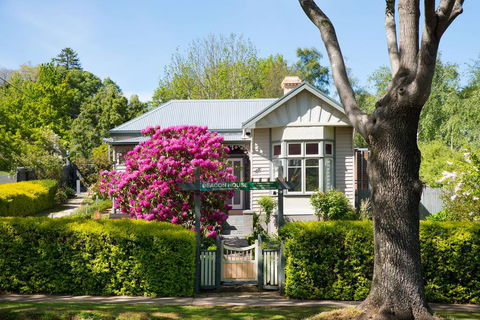 Beacon House - Redcliffe Tourism 1