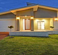 Beaufortia Views - Redcliffe Tourism