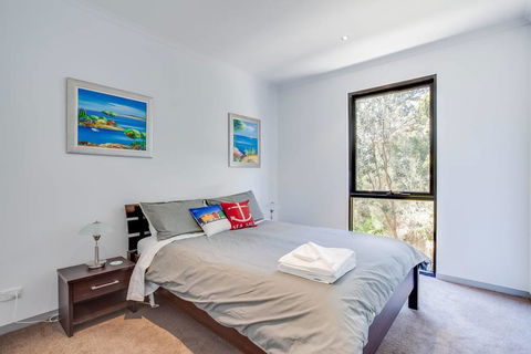 Beautiful Beachfront Apartment At Capel Sound - Redcliffe Tourism 3