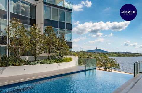 Beautiful Modern Lake View Apartment - Redcliffe Tourism 0
