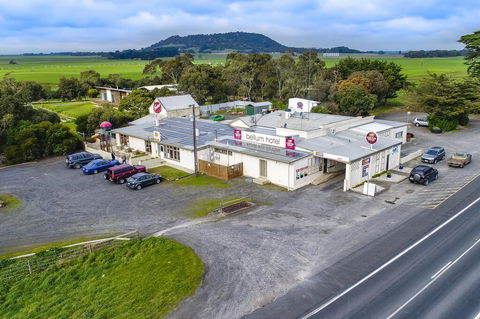 Bellum Hotel - Redcliffe Tourism 0