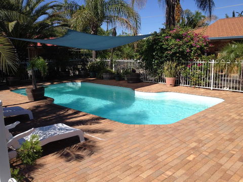 Bellview Motel - Redcliffe Tourism 0