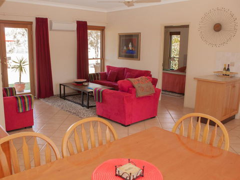 Berenbell Vineyard Retreat - Redcliffe Tourism 2