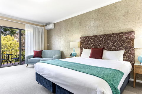 Berry Village Boutique Motel - Redcliffe Tourism 0