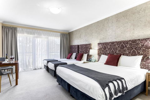 Berry Village Boutique Motel - Redcliffe Tourism 1