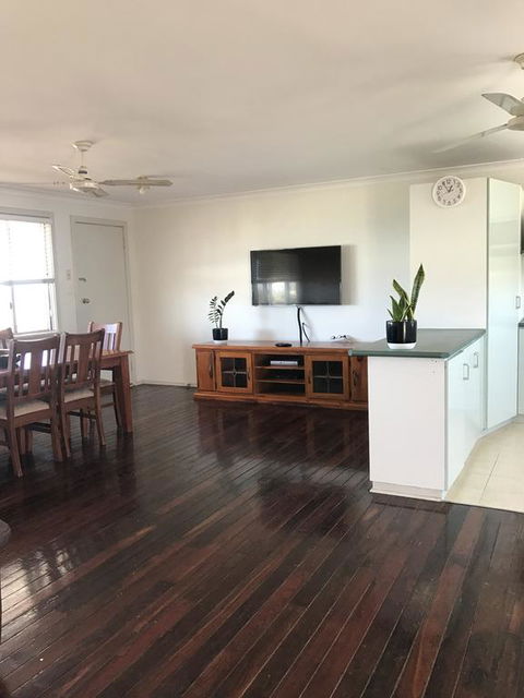 Best Beach Villa - Redcliffe Tourism 3