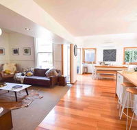 Best Location in Hobart Luxury 4 bedroom with stunning views - Redcliffe Tourism