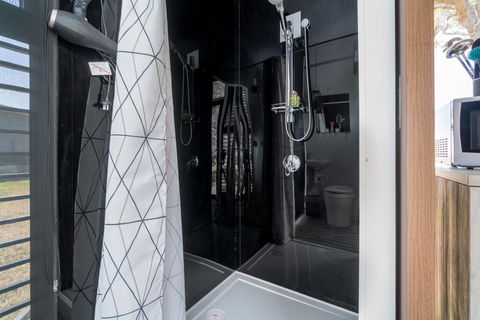 Big Tiny Paz Seven Hills Tiny House, Tallarook - Redcliffe Tourism 3