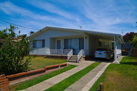 Billy's On Main, 44 Main Street - Redcliffe Tourism 0