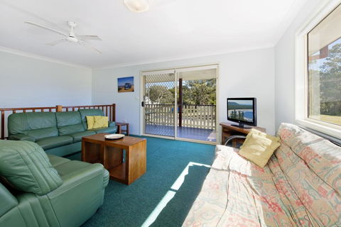 Bimbimbi 1, 11 Willow Street - Redcliffe Tourism 3
