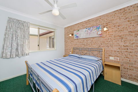 Bimbimbi 1, 11 Willow Street - Redcliffe Tourism 2