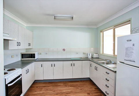 Bimbimbi 2, 11 Willow Street - Redcliffe Tourism 1
