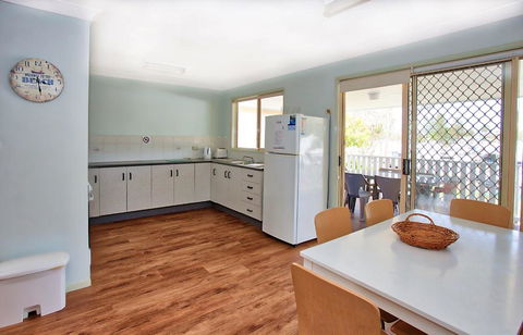 Bimbimbi 2, 11 Willow Street - Redcliffe Tourism 2