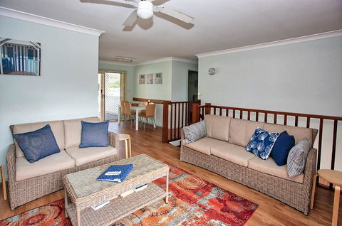Bimbimbi 2, 11 Willow Street - Redcliffe Tourism 3